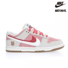 Back To School Shoes Dunks, Pink Sneakers With Embroidered Logo And Round Toe, Pink Sneakers With Embroidered Logo, Cute Shoes For Back To School, Cute Kicks, Pink Sneakers With Embroidered Logo For Streetwear, Women’s Nike Dunks, Casual Sneakers With Pink Accents For Streetwear, Cute Nike Dunks