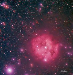 an image of a star cluster in the sky with stars all around it and bright colors