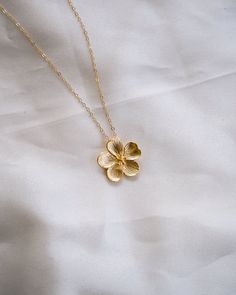 This Bloom Gold Necklace is perfect for letting your beauty blossom! Its golden brilliance sparkles like sunshine, and is sure to turn heads. Add a touch of glamour and make a statement with this gorgeous piece! NECKLACE FEATURES Material: Brass Size: 22.5 x 21.9mm 18K Matte Gold Plated Flower Charm 14K gold filled cable chain & necklace findings Model is wearing 18" length Luxury Gold Flower Necklace, Gold Necklace Flower, Gold Pendant Flower Necklace With Clavicle Chain, Gold Flower Pendant Necklace For Party, Gold Flower Shaped Necklace With Clavicle Chain, Gold Flower Necklace With Clavicle Chain, Elegant Yellow Flower Pendant Necklace, Gold Flower Necklace For Party, Gold Necklaces Aesthetic