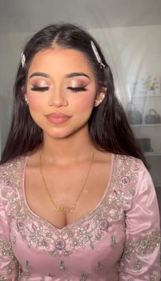 Pink Quince Makeup, Eye Makeup For Small Eyes, Makeup For Deep Set Eyes, Pink Quince Theme, Hairstyles Quinceanera, Sweet 16 Makeup, Quince Makeup, Makeup Hooded Eyes, Rose Gold Quince