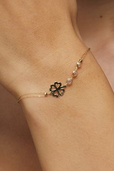 High quality clover Bracelet for everyday wearing. 14k Solid Gold Clover Bracelet for Women, Clover Bracelet , Best friend Bracelet Gift, Gold Clover Bracelet, Simple Clover Bracelet Gold *60 Day Return Policy We are committed to your satisfaction. Engraved or non-engraved; if you are not happy with your choice, return it in original condition within 60 days. ITEM DETAILS Material: Clover Bracelet is 14K Solid GOLD ( not filled or plated).  * Gold Bracelet Chain Length: 19cm  * Chain Width: 0,65 Cheap Trendy Chain Bracelet For Friendship, Trendy Cheap Chain Bracelet For Friendship, Fine Jewelry Rose Gold Bracelets In 14k Gold, Fine Jewelry Rose Gold 14k Bracelets, 14k Yellow Gold Bracelet Gift, Gift 14k Yellow Gold Bracelet, 14k Gold Bracelet As Gift, 14k Gold Bracelet For Gift, 14k Gold Fine Jewelry Bracelet As Gift