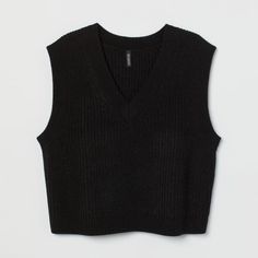 I Bought It For A Winter Trip And I Removed The Tags, But I Never Used It. I'm Selling It Because I Live In The Caribbean, And It's Impossible To Use It Here Due To The Hot Weather. Lol Double-Knit Sweater Vest With A V-Neck And Ribbing At Neckline, Armholes, And Hem. Length: Short Sleeve Length: Sleeveless Fit: Regular Fit Style: Sweater Vest Neckline: V-Neck Description: Black, Solid-Color Concept: Divided, H&M+ Composition Acrylic 100% Cropped Knit Vest, Sweater Vest Outfit Women, Style Sweater Vest, Black Crochet Sweater, Slytherin Clothes, Black Knitted Vest, Black Sweater Vest, Cropped Sweater Vest, Black Cropped Sweater