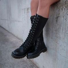 Emo Shoes, Dr Mundo, Gothic Shoes, Black Combat Boots, Girly Shoes, My Shoes, Glam Fashion, Pretty Shoes, Fantasy Clothing