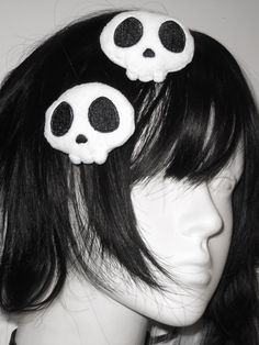 Elevate your style with these unique plush skeleton hairclips. Adorned with a soft and cuddly skeleton design, these hair clips add a quirky and playful touch to any outfit. Perfect for those who love to mix a bit of spooky charm with their kawaii fashion. The price is for one pair of hair clips, making it easy to create a coordinated look. Ideal for themed parties, cosplay, or just adding a bit of fun to your daily wear. Skeleton Hair Clips, Cool Fashion Accessories, Kawaii Hair Pins, Alternative Hair Accessories, Emo Hair Accessories, Cocoppa Play Accessories, Goth Hair Clips, Emo Items, Paper Clip Crafts