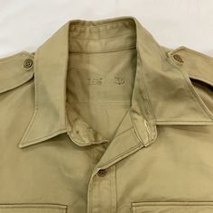 Vintage military button up top 1940s size: L chest-25” shoulder-7” sleeve-24” top to bottom-31” Vintage Military, Button Up Top, Military Jacket, Vintage House, Mens Short, Button Up