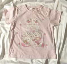 Kitty Clothes, Hello Kitty Clothes, Pink Outfits, Really Cute Outfits, Cat Shirts, Dream Clothes, Strawberry Shortcake, Look Cool, Cute Tops