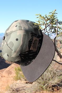 This Colorado snapback hat design brings together two cornerstones of the great outdoors...mountains and camo! You won't find another hat out there quite like this one! #coloradohat #coloradohats #camohat #coloradocamo #colorado #coloradostyle #coloradofashion #coloradoapparel Flatbill Hat, Colorado Fashion, Colorado Hat, Colorado Style, Colorado Outfits, Colorado Flag, Camo Hat, Flat Bill Hats, Flag Hat