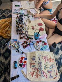 #paint #summeractivities #art Brunch Craft Ideas, Painting Dates With Friends, Cute Ideas To Do With Friends, Group Painting Activity, Art Stuff To Do With Friends, Art Projects With Friends, Cute Ideas With Friends, Craft Hobby Ideas, Cute Crafts With Friends