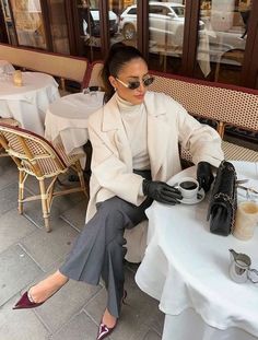 Old Money Autumn Outfits Women 2024: 25+ Ideas You Will LOVE 27 Chic Outfits Classy, Summer Office Outfits, Chic Business Casual, Cute Work Outfits, Professional Outfits Women, Business Outfits Women, Business Casual Outfits For Women, Aesthetic Outfit Ideas