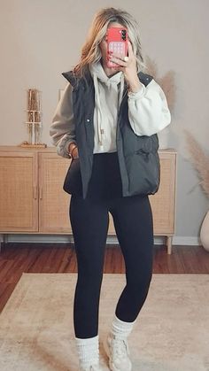 Leggings And Vest Outfit, Long Drive Outfit, Hey Dudes Outfit Women, Pregnancy Fall Outfits, Winter Pregnancy Outfits, Cute Comfy Winter Outfits, Relaxing Outfits, Lazy Winter Outfits