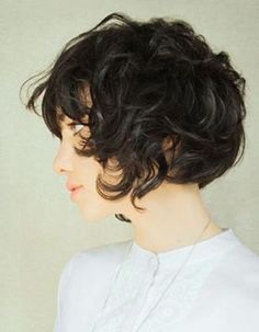 Carré dégradé automne-hiver 2016 : découvrez les plus beaux modèles de carrés dégradés du moment - Elle Short Asian Hair, Bob Balayage, Messy Curly Hair, Easy Trendy Hairstyles, Dunner Wordend Haar, Medium Bob Hairstyles, Short Haircuts For Women, Girl Haircuts