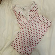 Size 12 Kids Barley Worn Super Cute Just Grew Out Of! Casual White Sleepwear For Hospital, White Long Sleeve Sleepwear With Heart Print, White Heart Print Sleepwear For Bedtime, White Heart Print Tops For Loungewear, White Heart Print Sleepwear For Pajama Party, Cute White Sets With Heart Print, Cute White Heart Print Sets, White Heart Print Sleepover Set, Roller Rabbit Pajamas