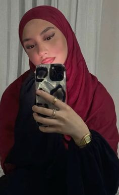 Khimar Outfit, Hijabi Makeup, Red Hijab, Stunna Girl, Hijabi Women, Fits Inspiration, Feminine Energy Aesthetic, Hijabi Fits