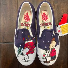 Limited Edition Winter 2017 Brand New Size 5 Women 3.5 Men Charlie Brown Jr, Peanuts Charlie Brown, Tenis Vans, Vans Kids, Brown Christmas, Hand Painted Shoes, Charlie Brown Christmas, Vans Slip On, Custom Vans