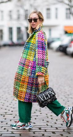 Moda Chic, Looks Street Style, Green Pants, Looks Style, Mode Inspiration, Colorful Fashion, Look Fashion, Autumn Winter Fashion, Capsule Wardrobe