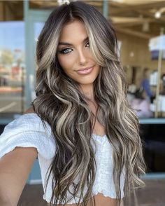 Frosted Tips, Rambut Brunette, Hair Contouring, Brown Hair Inspo, Blonde Wigs, Gorgeous Hairstyles, Brunette Hair With Highlights, Brown Hair With Blonde Highlights, Brown Hair Balayage