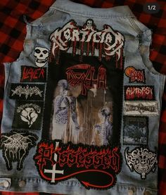 Red Battle Jacket, Thrash Metal Outfit, Battle Jacket Ideas, Metal Vest, Metalhead Fashion, How To Make Patches, Industrial Goth