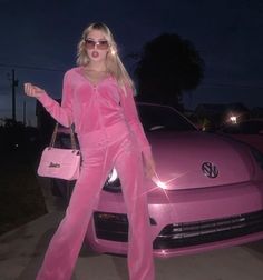 Y2k Hot Pink Outfit, Barbie Core Aesthetic Outfits, Barbie Core Aesthetic, Juicy Couture Aesthetic, Pink Outfits Aesthetic, Aesthetic Rosa, Barbiecore Aesthetic, Set Aesthetic