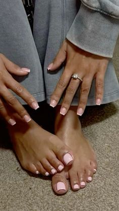 Hands And Toes Nails Matching, Hands And Feet Nails, Manicure And Pedicure Ideas Matching, Matching Toes And Nails, Autumn Pedicure, Toes And Nails, Nails Matching, Japanese Manicure, Minimal Nails