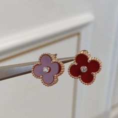 CLOVER CARNELIAN PINK GOLD DIAMOND EARRINGS Lucky Gifts, Chalcedony Earrings, Detailed Jewelry, Gold Diamond Earrings, Love Bracelets, Love Necklace, Four Leaf Clover, Elegant Earrings, Sparkle Diamonds