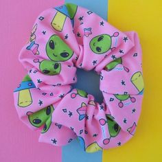 Tie up your waves, curls, and buns with this soft and stretchy scrunchie featuring a kawaii cute pink alien print. Youll be set for gym class or a Netflix marathon with this handmade scrunchie. Scrunchies are an easy and cute way to add a splash of color to your hairstyle while keeping your hair out Kawaii Alien, Pink Alien, Alien Gift, Netflix Marathon, Pastel Accessories, Goth 90s, 90s Hair, Cute Hairstyles For School