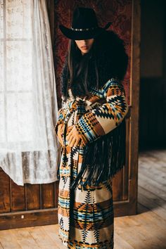 Yellowstone Fashion, Yellowstone Wedding, Pendleton Blankets, Western Ideas, Western Womens Fashion, Shaggy Long Hair, Mongolian Fur, Pendleton Blanket, Western Women