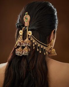 Indian hairstyles Hair Chains Wedding Indian, Hair Accessories For Open Hair, South Indian Hair Jewellery, South Indian Hair Accessories, Bridal Hair Accessories Indian, Indian Bridal Hair Accessories, Indian Hair Ornaments, Hair Accessories For Women Wedding Indian, Indian Bridal Hair Jewelry