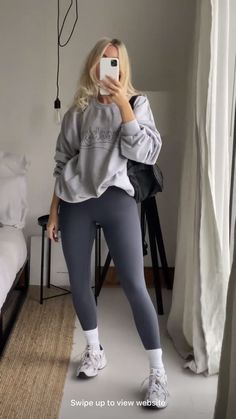 Sportwear Outfit, Grey Leggings Outfit, Female Gym, Outfits Leggins, New Balance Outfit, Looks Country, Skandinavian Fashion