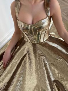 Forever Gold Dress Teuta Matoshi, Gold Gown, Gold Outfit, Looks Party, Prom Dress Inspiration, Gala Dresses, Gold Dress, Beautiful Gowns, Fancy Dresses