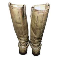 "FRYE 77952 MAXIN TRAPUNTO Harness Khaki Leather Motorcycle Boots Women's Size 7 RETAIL PRICE: $319.98 Style No: 77952 ITEM DESCRIPTION: The traditional style of this classic boot evokes a powerful feeling of times gone by FEATURE AND DIMENSIONS: Frye Womens Maxine Trapunto Harness boots is a great tall profile boot that features light distressed leather. These boots have pull tabs with harness detail with cushioned leather footbed for great comfort. Leather lined Rubber outsole 14.50\" shaft he Beige Leather Boots For Ranch, Frye Harness Boots, Womens Tall Boots, Leather Motorcycle Boots, Women's Motorcycle Boots, The Frye Company, Star Boots, Womens Riding Boots, Harness Boots