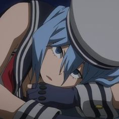 an anime character with blue hair and black gloves holding her arm up to her chest