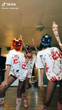 Cool Hollowed Costumes, 3 Person Group Halloween Costumes, Led Mask Halloween Costumes, Purgecostume Halloween Couple, Customs For Halloween, Halloween Costumes For 3 Best Friends, Cute Hollowed Costumes, Tiktok Halloween Costume, Purgecostume Halloween