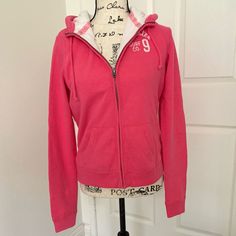 Hollister Pink Quilted Zip-Up Fleece Jacket. Hollister Logo On Upper Chest. Fleece Lined And Quilted (Thick And Warm). Size M. Brand New With Tags. Cozy Fit Spring Sweatshirt With Double-lined Hood, Spring Fleece Hooded Jacket For Loungewear, Fitted Winter Sweatshirt With Double-lined Hood, Fitted Sweatshirt With Double-lined Hood For Winter, Spring Fleece Outerwear With Drawstring Hood, Long Sleeve Fleece Jacket For Spring, Cotton Hoodie For Spring Cold Weather, Spring Fleece Outerwear, Cozy Pink Outerwear With Ribbed Cuffs