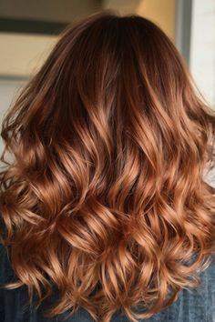 These 35 Copper Hair Color Ideas are guaranteed to boost your confidence and style.👉 Be inspired—click to read the article and follow us for more innovative hair ideas! Light Copper Highlights, Bronze Hair Color, Copper Hair Color Ideas, Red Hair With Blonde Highlights, Gold Balayage, Fall Blonde Hair, Diy Hair Color