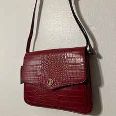 Giani Bernini Women's Crossbody Bag Red Croc Logo Zip Pockets Handbag New Unused Red Leather Shoulder Bag With Adjustable Handle, Rectangular Burgundy Shoulder Bag For Errands, Burgundy Shoulder Bag With Adjustable Strap For Errands, Red Leather Satchel With Adjustable Handle, Satchel Shoulder Bag With Magnetic Closure For Shopping, Burgundy Shoulder Bag Satchel With Adjustable Strap, Red Flap Bag For Shopping, Shopping Satchel Shoulder Bag With Magnetic Closure, Red Crossbody Flap Bag For Shopping