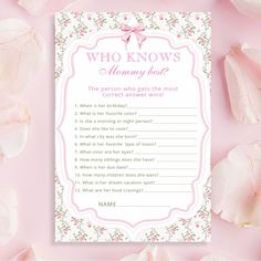 a card with the words who knows mommy yese on it next to pink flowers