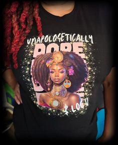 Black woman wearing an 'Unapologetically Dope & Loc'd' graphic tee, showcasing streetwear fashion for women in Summer 2023 with a touch of indie style. Black Woman Aesthetic Outfits, Black Woman Aesthetic, Queen Tee, Woman Aesthetic