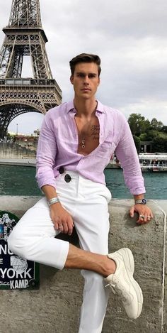 Italy Spring Outfits, Pink Linen Shirt, Pink Shirt Outfit, Linen Shirt Outfit, Plain White Sneakers, White Pants Men, Suits And Sneakers, Pastel Shirt, White Pants Outfit