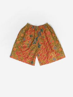 Vintage colourful cotton shorts with paisley floral pattern. These beautifully bold shorts feature an elasticated waist, two side pockets and are made from a lightweight soft cotton.  Our recommended size men's: XS Our recommended size women's: Small Label says: No size label Condition: Very good Material: No care label, confident they are cotton Measurements, laid flat, in inches:  Waist (unstretched): 22 Waist (stretched): 28 Inside leg: 5.5 Outside leg: 18.5 Front rise: 14.5 Hip (measured acr Paisley Floral, Size Label, Care Label, Cotton Shorts, Short Outfits, Floral Pattern, Gender Neutral, Paisley, Adult Outfits