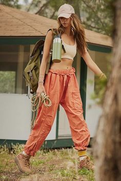 Camping Outfits Backpacking Outfits, Free People Spring, Camping Outfits For Women, Climbing Outfits, Cute Hiking Outfit, Camping Outfits