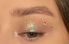 Glitter On Eyes Makeup, Glittery Eye Makeup Aesthetic, Make Up Looks Glitter Eyes, Natural Make Up With Glitter, Glitter On The Face, Euphoria Makeup Looks Glitter, Only Glitter Eye Makeup, Euphoria Hoco Makeup, Glitters Make Up