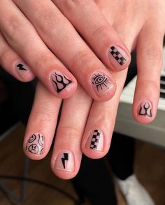 Cool Nail Designs For Men, Edgy Nails Grunge, Nail Ideas For Couples, Nails Edgy, Minimal Nails Art, Art Designs Ideas, Retro Nails, Hippie Nails