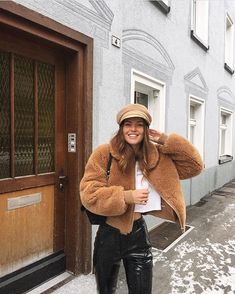 𝒑𝒊𝒏𝒕𝒆𝒓𝒆𝒔𝒕 // 𝓏𝒽𝒶𝓁𝓁𝒾𝒶_ Winter Mode Outfits, Mode Tips, Chique Outfits, Blazer Outfit, Foto Tips, Outfit Trends, Feel Beautiful