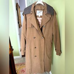 Men’s Never Worn London Fog Trench Coat Brown Gabardine Long Coat, Brown Gabardine Outerwear For Fall, Brown Gabardine Fall Outerwear, London Fog Trench Coat, Rain Trench Coat, Brown Trench Coat, Beige Trench Coat, Long Overcoat, Spring Coat