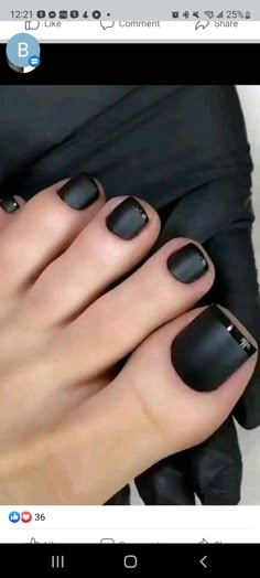 Pedicure Short Toenails, Black Toe Nails Ideas, Pedicure Ideas Halloween, October Pedicure Ideas, Black Gel Toe Nails, Black French Toe Nails, Black French Tip Toenails, Black Toes Polish, Pedicure Black Toenails