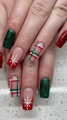 Red Christmas Nails, Plaid Nails, Christmas Nails Easy, Cute Christmas Nails, Christmas Gel Nails, Christmas Nail Art Designs, Makijaż Smokey Eye, Christmas Nails Acrylic