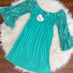 Gorgeous Dress!! Rich Teal Color, Lots Of Stretch, Very Figure Flattering! Off The Shoulder Bell Sleeves Smoke Free | Pet Friendly Home I Ship Within 24 Hours M-F Willing To Accept Reasonable Offers All Items Are Pre-Owned, And Sold As-Is I Try To Disclose All Flaws, But Please Be Sure To Look Over All Listing Photos Before Purchasing Thank You! New To Poshmark?? Use Code “Thelittlelilly” At Sign Up To Receive $10 Off!! Turquoise Fitted Brunch Dress, Casual Summer Dress With Lace Sleeves, Bohemian Stretch Dress For Brunch, Casual Stretch Lace Dress, Casual Lace Dress With Stretch, Fitted Dresses With Lace Sleeves For Vacation, Fitted Dress With Lace Sleeves For The Beach, Green Lace Trim Dress For Brunch, Green Flowy Dress With Lace Trim