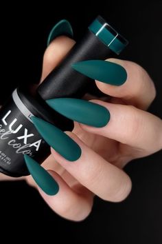 Teal Nails Matte, Mat Green Nails, Dark Nails Coffin, Matte Emerald Green Nails, Green Stiletto Nails Designs, Green Matte Nails Design, Matte Color Nails, Matt Nails Design, Blue Stiletto Nails Design