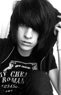 Johnnie Guilbert wearing a My Chemical Romance shirt ❤ Emo Kid, Emo Hair, Emo Guys