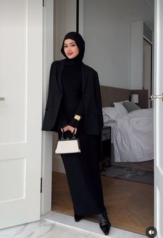 Black Tie Hijab Outfit, Hijab Fashion Elegant, Hijab With Black Dress, Date Night Hijab Outfit, Black Suit Skirt Outfit, Dark Hijabi Outfits, All Black Hijabi Outfits, Muslim Elegant Outfit, All Black Elegant Outfit Classy